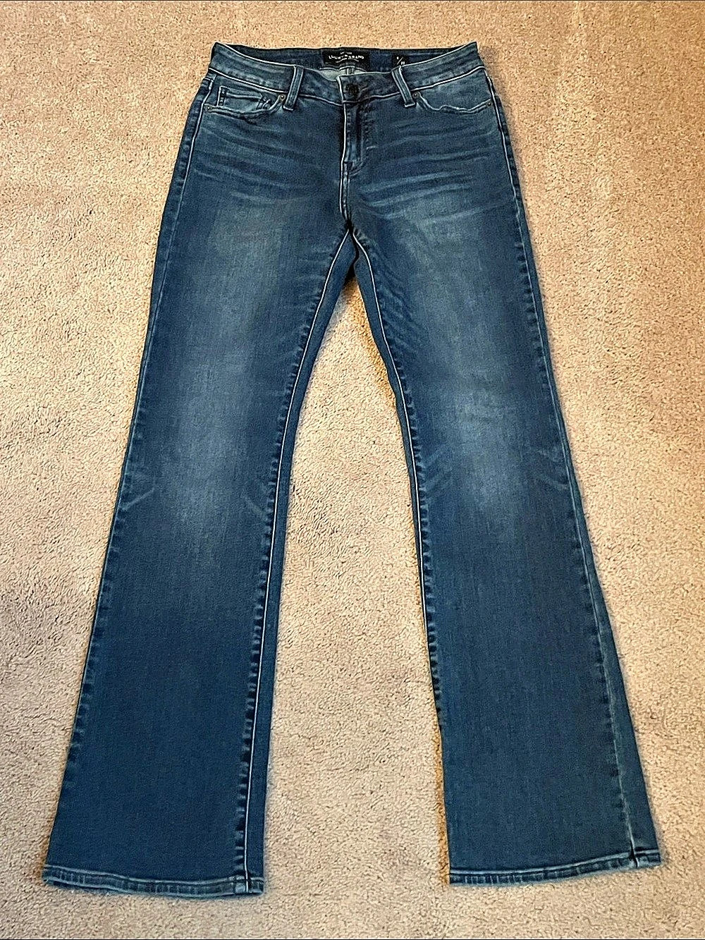 Lucky Brand Lolita Boot Bootcut Jeans with back pocket embroidery
Size 6/28